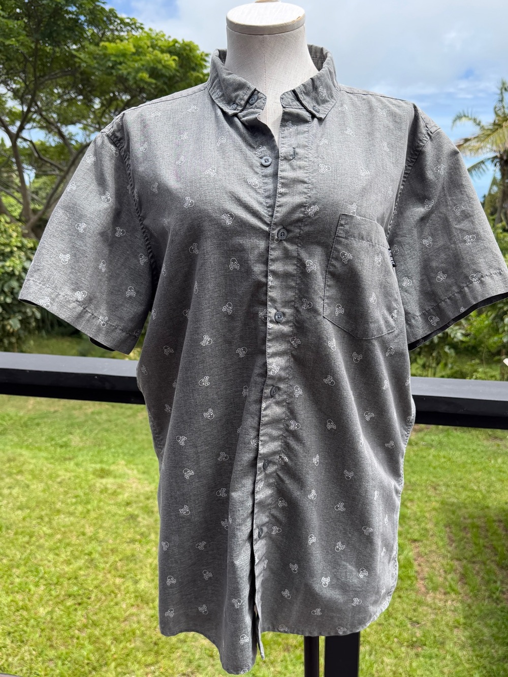 Molokai Surf Co Skull Print Button Down Shirt XL Gray Short Sleeve Hawaiian Surf